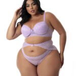 Conjunto Plus Size Sexy com Cinta Liga e Perneira