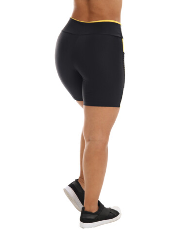 Short Fitness preto com bolso amarelo costas